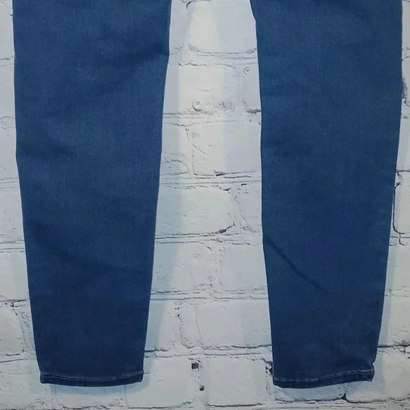 Refuge Jeans Womens Size 6 Denim 3 Button Closure High Waisted Skinny Leg - Picture 6 of 8